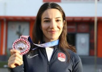 Milli güreşçinin acı günü! Babasını kaybetti