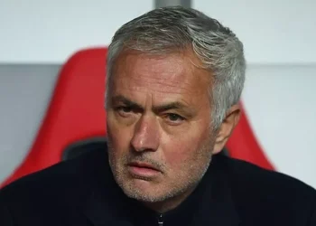 Gece yarısı sürpriz açıklama: Mourinho’dan Rafa Silva