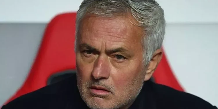 Gece yarısı sürpriz açıklama: Mourinho’dan Rafa Silva