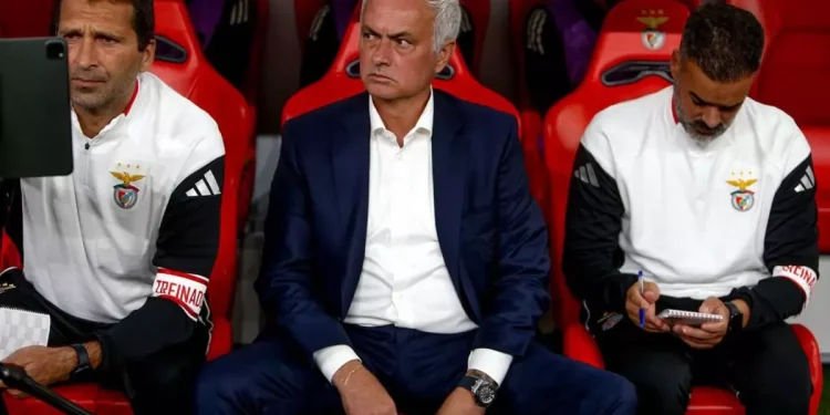 Mourinho’ya Dün Gece Bir Kez Daha Kötü Sürpriz