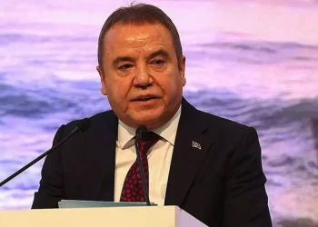 Muhittin Böcek’in Sağlığı Nedeniyle Hastaneye Kaldırıldı