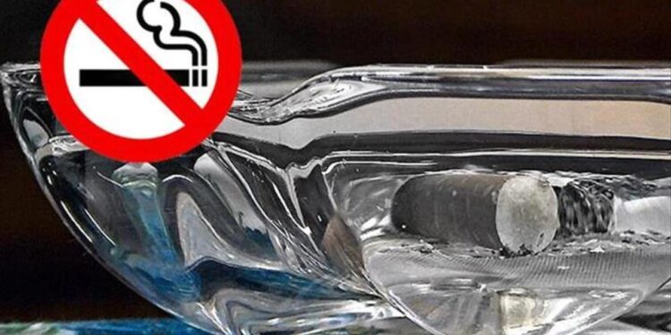 Nesiller arası sigara yasağı getiren tek ülke oldu