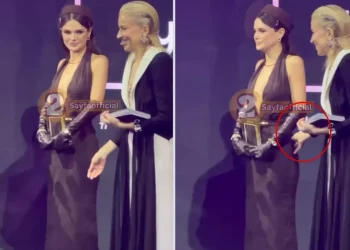 Sinem Ünsal ve Burcu Esmersoy’un sahne anı dikkat çekti