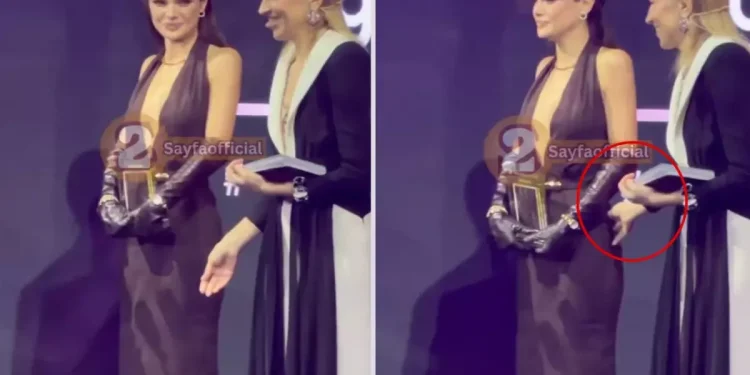 Sinem Ünsal ve Burcu Esmersoy’un sahne anı dikkat çekti