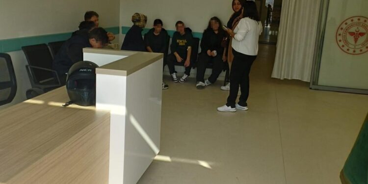 Okul kantininden döner yiyen 11 liseli hastanelik oldu