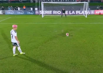 Futbolcunun Penaltısı Beklenmedik Şoke Yol Açtı