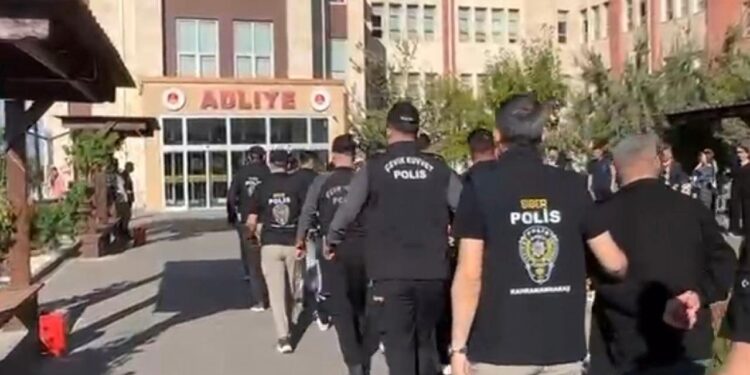 Sahte alışveriş siteleriyle 60 milyon TL’lik vurgun: 9 şüpheli tutuklandı