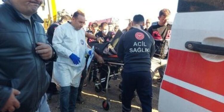 Sakarya’da yol yapımında acı haber! 30 metrelik kuyuya düştü