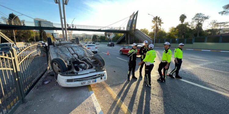 Şanlıurfa’da devrilen otomobildeki 5 kişi yaralandı
