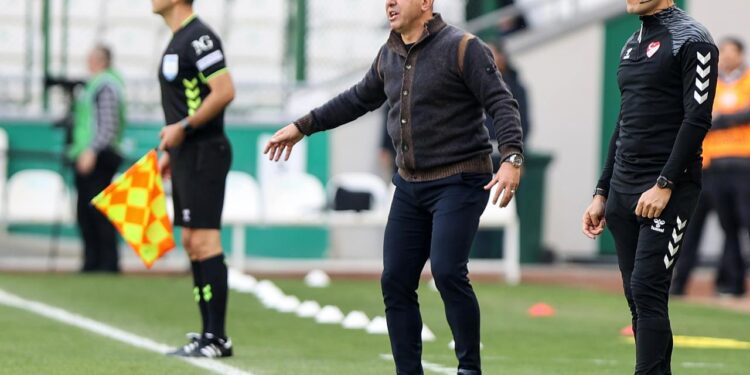 Süper Lig’de bir hoca vedası daha resmileşti!