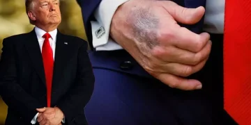 Elindeki morluk gündem olmuştu, Trump konuştu