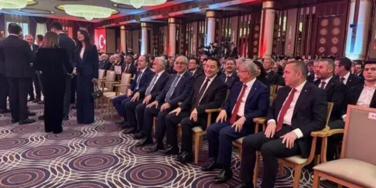 Tüm gözler oraya çevrilmişti: 29 Ekim resepsiyonunda dikkat çeken görüntü!