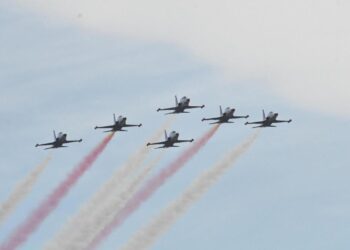 Türk Yıldızları’ndan Çorlu’da gösteri uçuşu