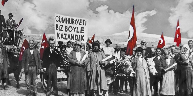 Türkiye Cumhuriyeti 102 yaşında