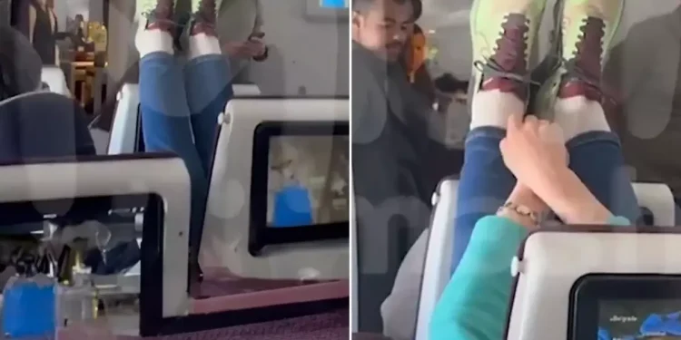 Uçakta Gergin Anlar: Koltuk İndirene İntikam