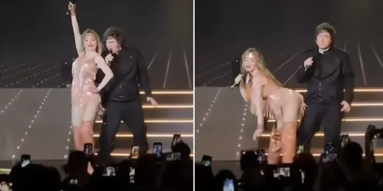 Sahnedeki kişi devlet başkanı, görüntüler gündem oldu