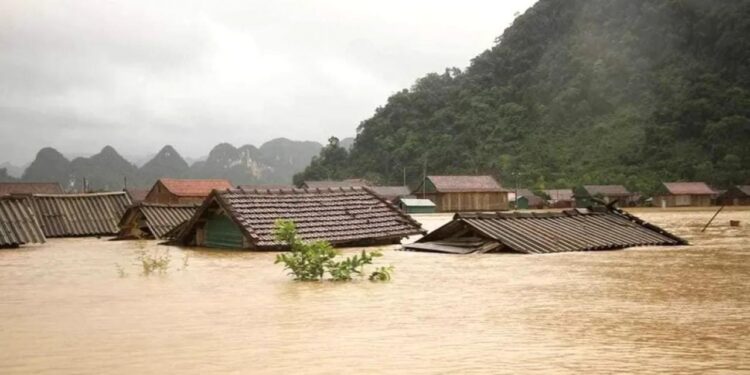 Vietnam’da sel felaketi