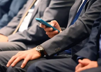 Ekonomik kriz gerekçesiyle vekil maaşı kaldırıldı