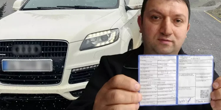 Lüks otomobille çevirmeye girdi, şok yaşadı