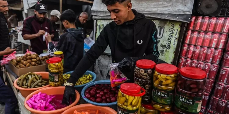 Gazze Pazarında Coca-Cola Kolileri Gündem Oldu