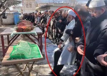 İmam Namaz Sırasında Rahatsızlandı, Fenalık Geçirdi