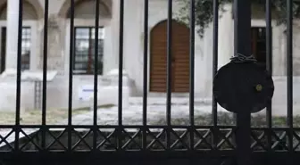 Komşudan tartışmalı adım: Cami ve mescitler kapalı