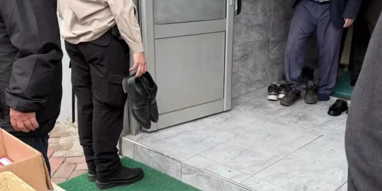 Ayakkabı Olayıyla Gündem Kaymakam Göreve Başladı