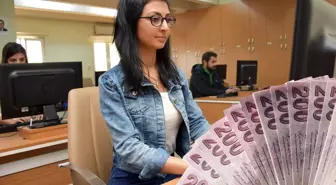 Memurlara Yıllık İki İkramiye İçin Teklif Verildi