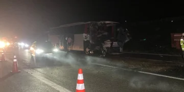 TIR’a Çarpan Yolcu Otobüsü: Ankara’da 1 Ölü, 15 Yaralı