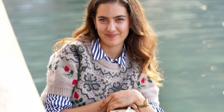 İftar davetinde Ava Yaman’ın kıyafeti gündem oldu