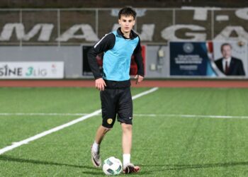 Devler Davet Etti, Sebep Gitmesini Engelledi