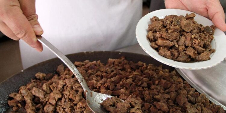 Skandal! Aşevinde Kavurmanın İçinden At Çipi Çıktı