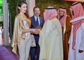 Büyükelçinin İftar Tercihi Sosyal Medyada Tartışıldı