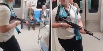 Oyuncak Silah Metrodaki İnsanları Paniklettirdi
