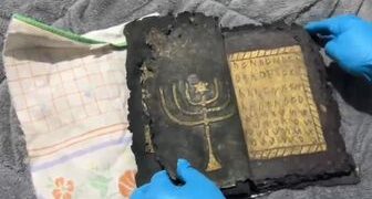 Evde Tarihi Eser Şoku! Altın İşlemeli Tılsım Kitabı Çıktı