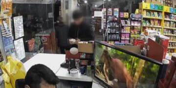 Küçük çocuğun koli bandıyla yaptığı dehşet