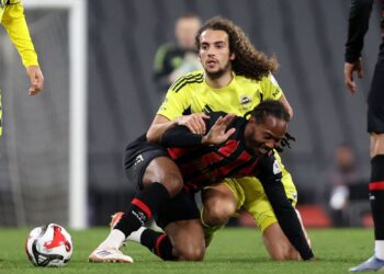 Guendouzi Takım Arkadaşlarına Tepki Verdi