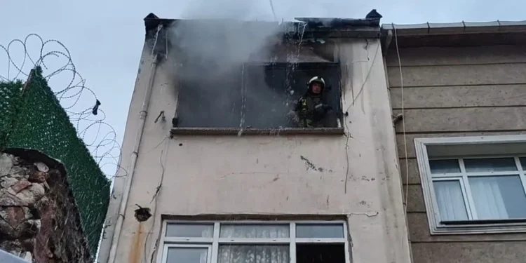 3 Katlı Binada Çıkan Yangın 1 Can Aldı, 7 Yaralı