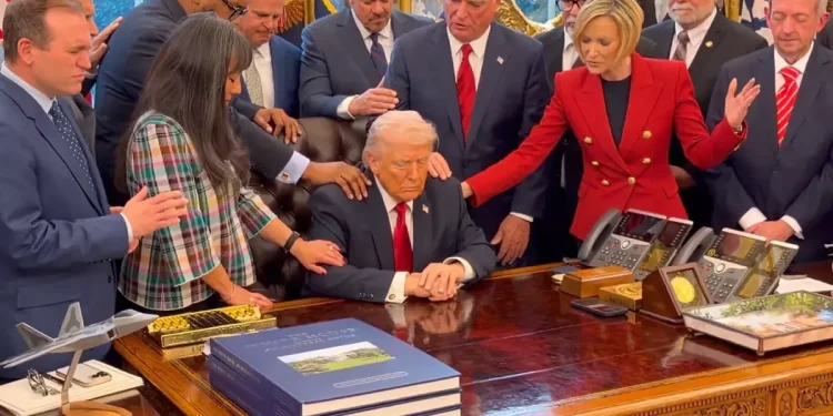 Oval Ofis’teki Olay Görüntü Sosyal Medyayı Salladı