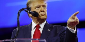 Trump, İran’a Sert Uyarı: Neler Olacağını Göreceksiniz