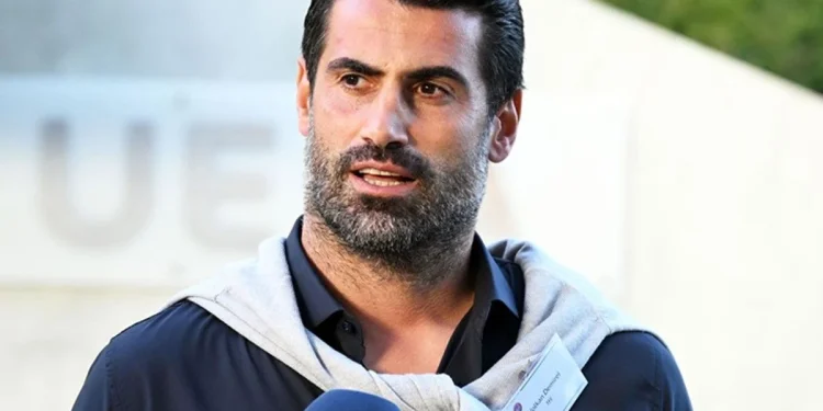 3 Ay Sonra Takımına Koşarak Coşkuyla Geri Dönüyor