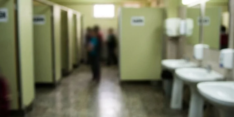 Tuvalette silah ve tehdit notu paniğe neden oldu