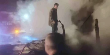 Burdur’daki yangında ev ciddi şekilde zarar gördü