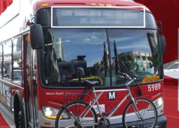 Los Angeles otobüslerindeki dikkat çeken Türkçe yazı