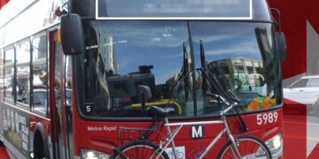 Los Angeles otobüslerindeki dikkat çeken Türkçe yazı