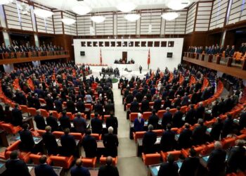 Doğum izni ve sosyal medya düzenlemesi kabul edildi