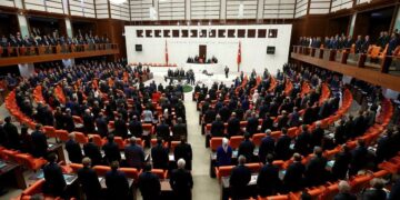 Doğum izni ve sosyal medya düzenlemesi kabul edildi