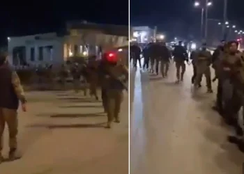 Suriye ordusu dikkat çeken yürüyüşle mesaj gönderdi