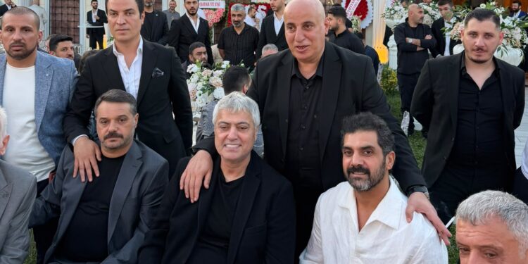 Ünlü İsimler Nikâh Şahidi Oldu, Büyük İlgi Çekti