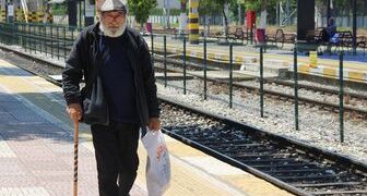 Bir Dönemin Patronu Şimdi Hayata Tutunmaya Çalışıyor